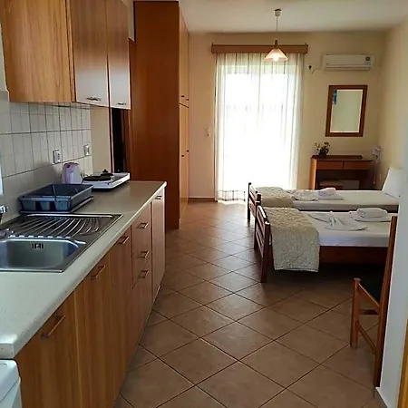 Nikos 2 Studios&apartments 3*