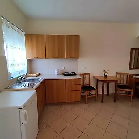 Nikos 2 Studios&apartments